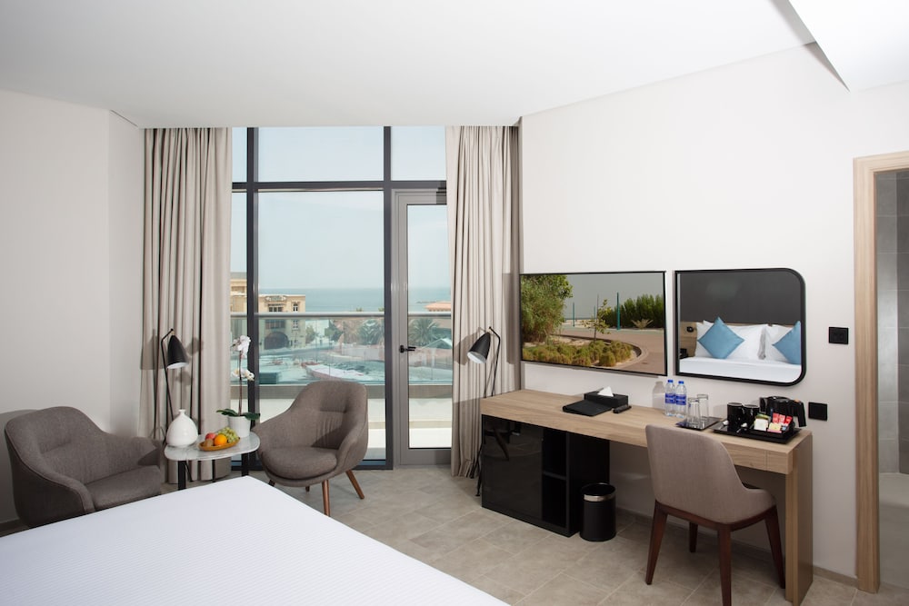 Beach Walk Hotel 49/67