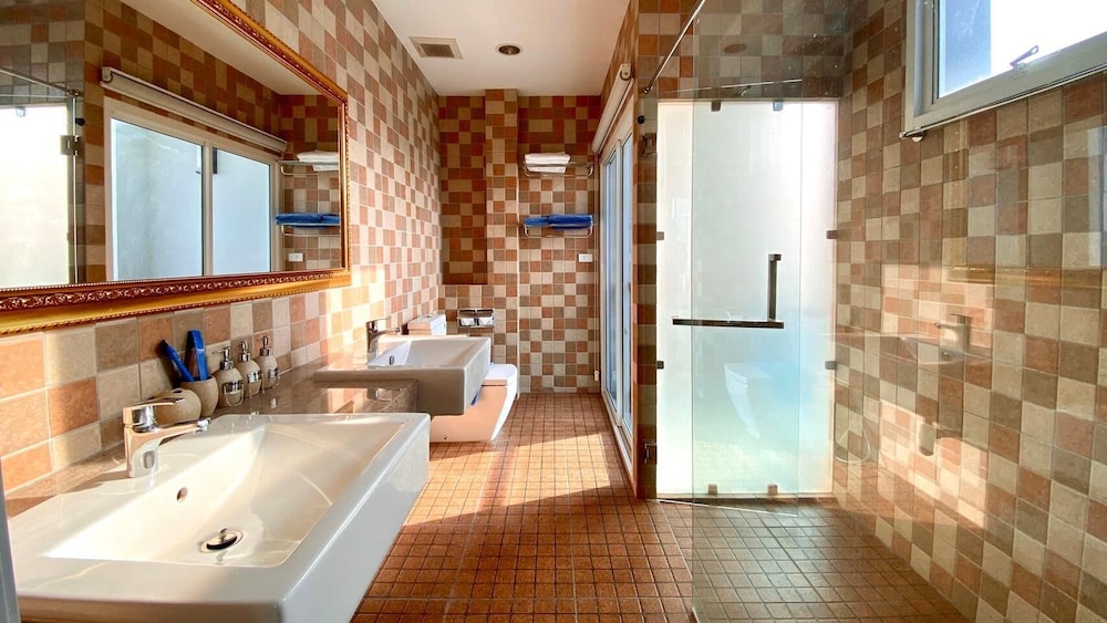 بنتهاوس بسرير كينج، Grandblue Resort 4/4
