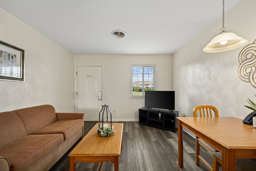 Affordable Suites of America Graham 23/33
