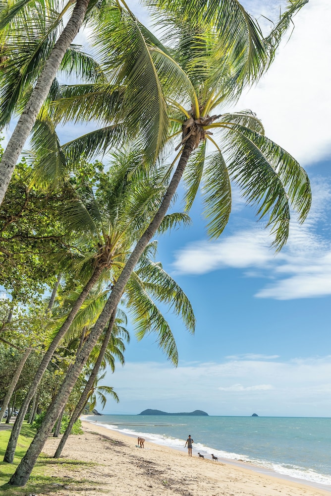 Coral Sands Beachfront Resort 49/59