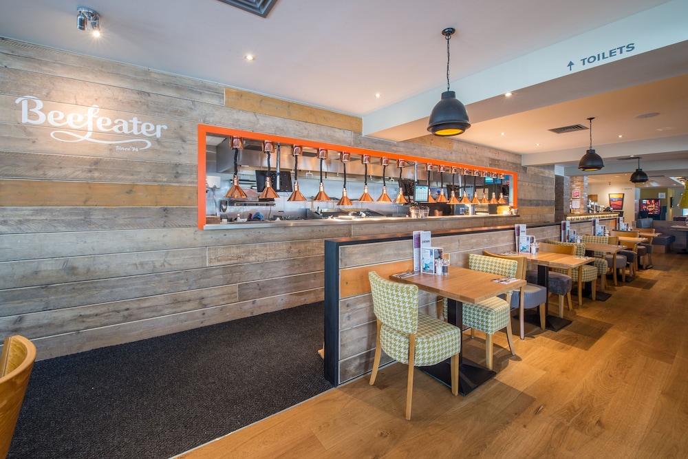 Premier Inn Farnborough Town Centre hotel 22/27