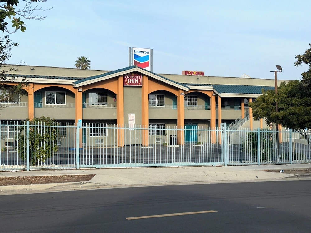 Americas Best Value Inn Corona 2/46