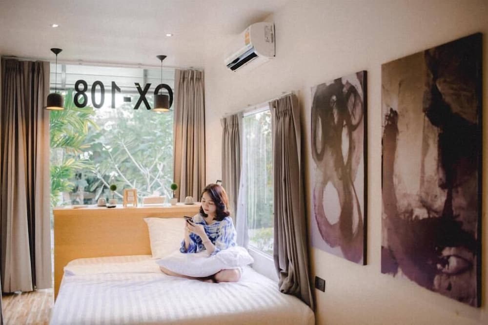 Crystal Box Hotel 12/32
