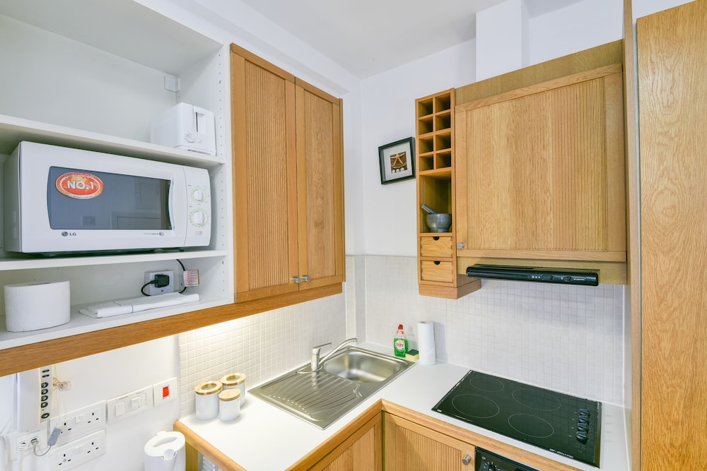 Studios 2 Let North Gower 5/75