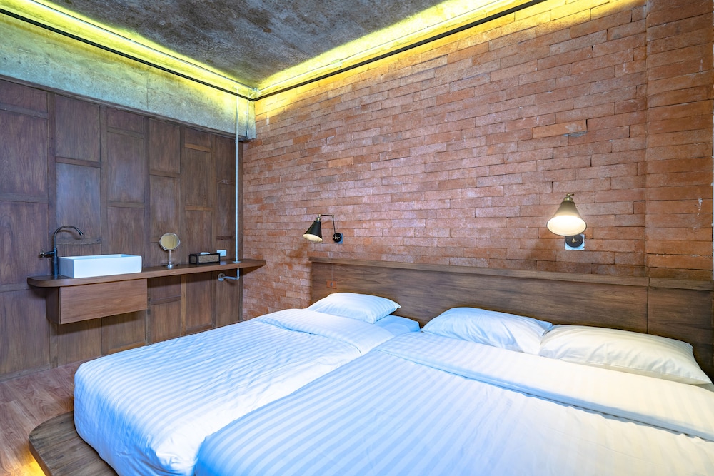 Siam Plug In Hostel 12/50