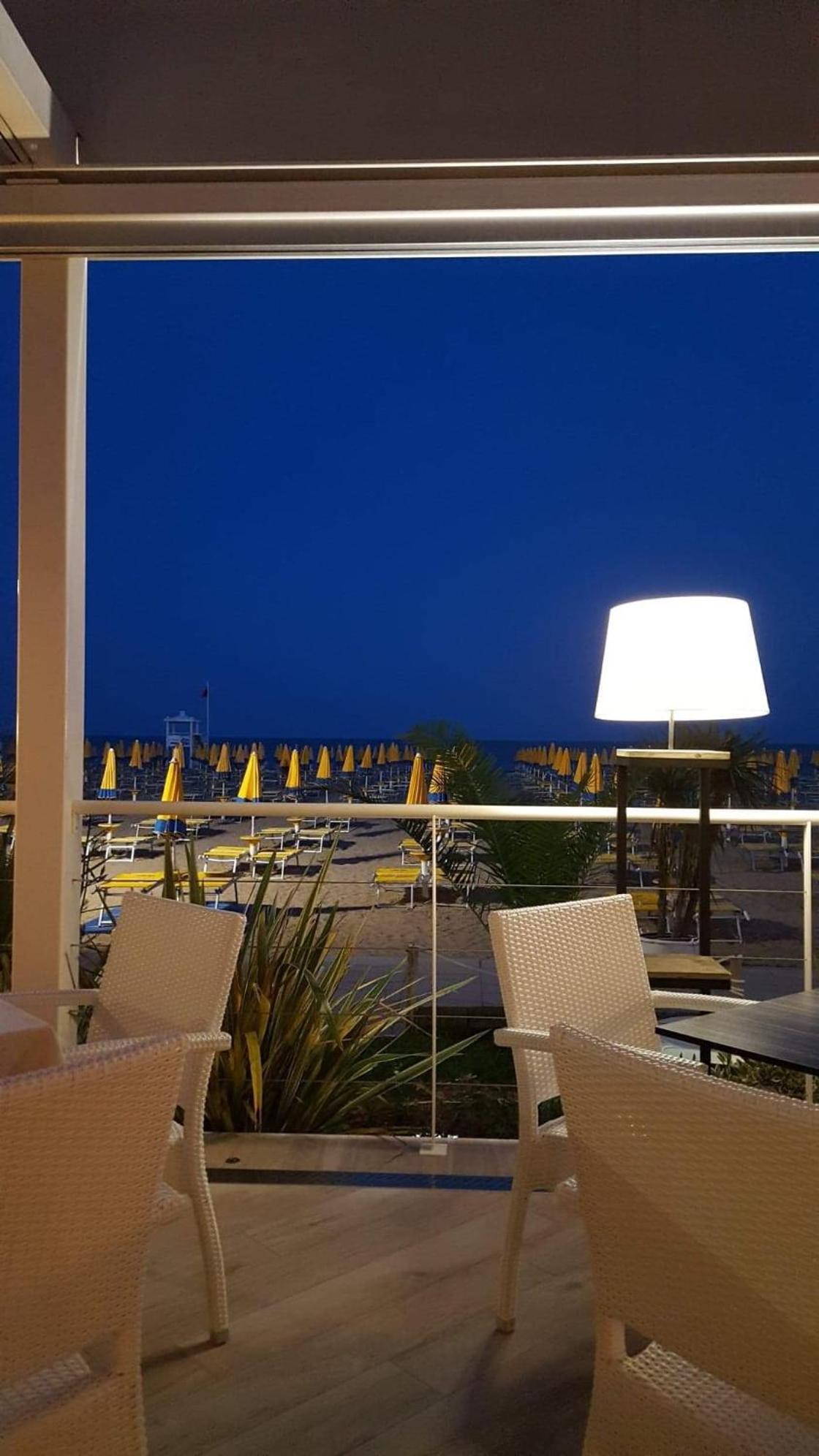 Hotel Nizza Fronte Mare 38/49