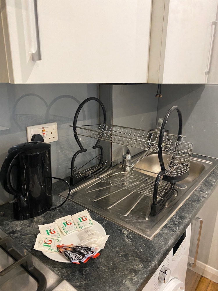Easy Lets - Showcase Apartments 44/45