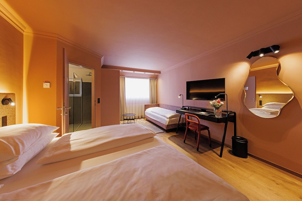 1 BEDROOM, PREMIUM, TRIPLE