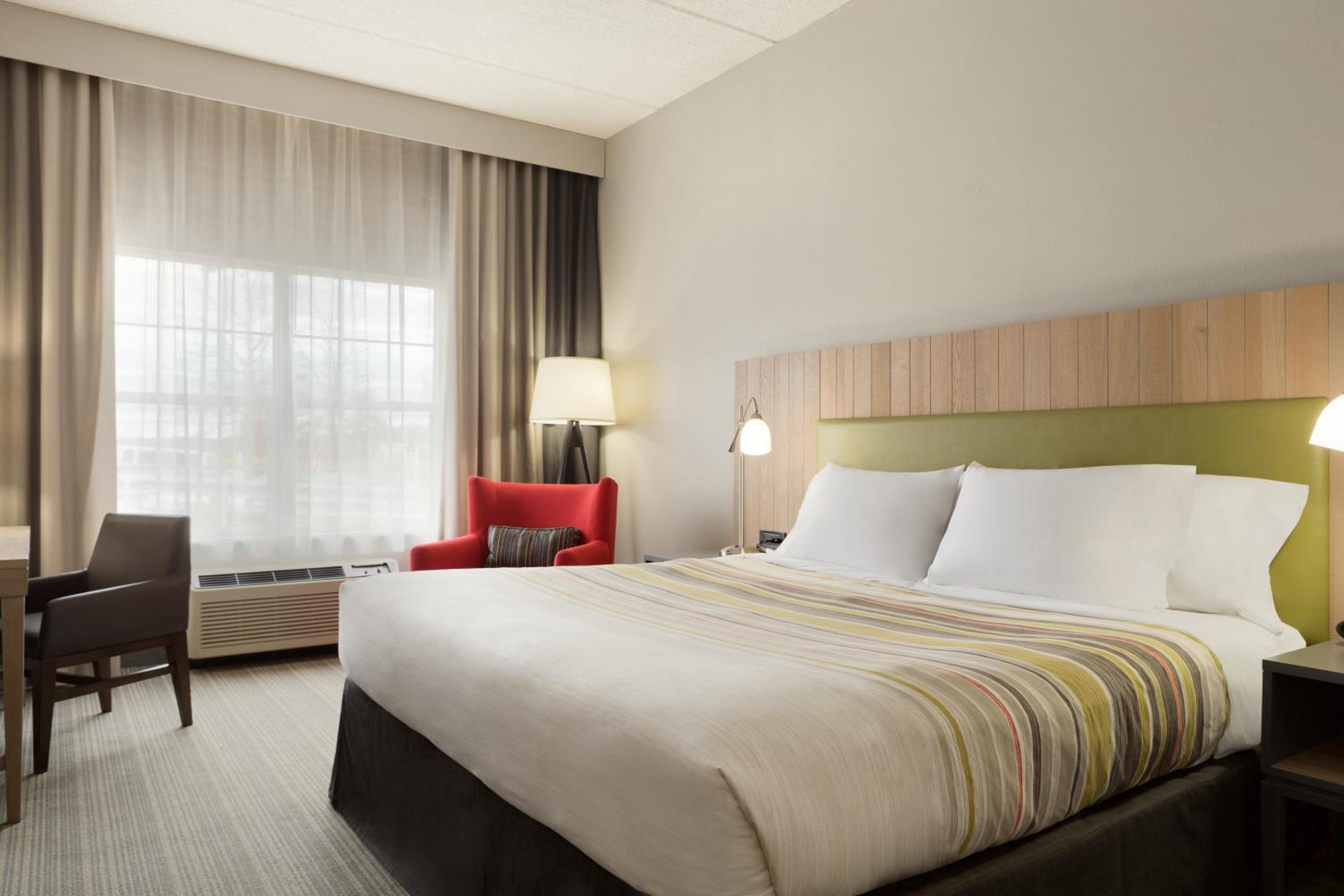 ROOM, KING BED