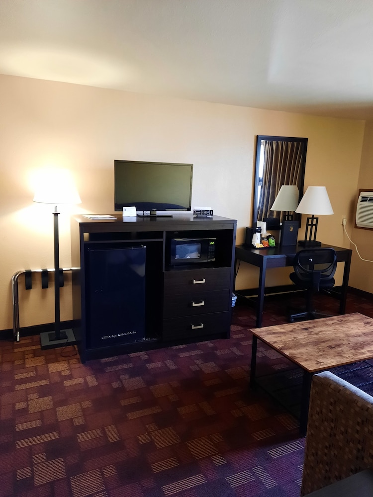 Super 8 by Wyndham Watertown 9/44