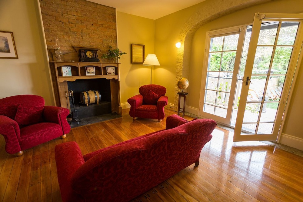 Montacute Boutique Bunkhouse 19/25