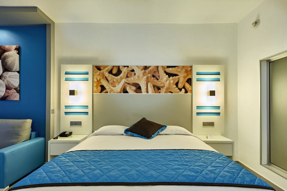 Double Room Partial Ocean View DDLB