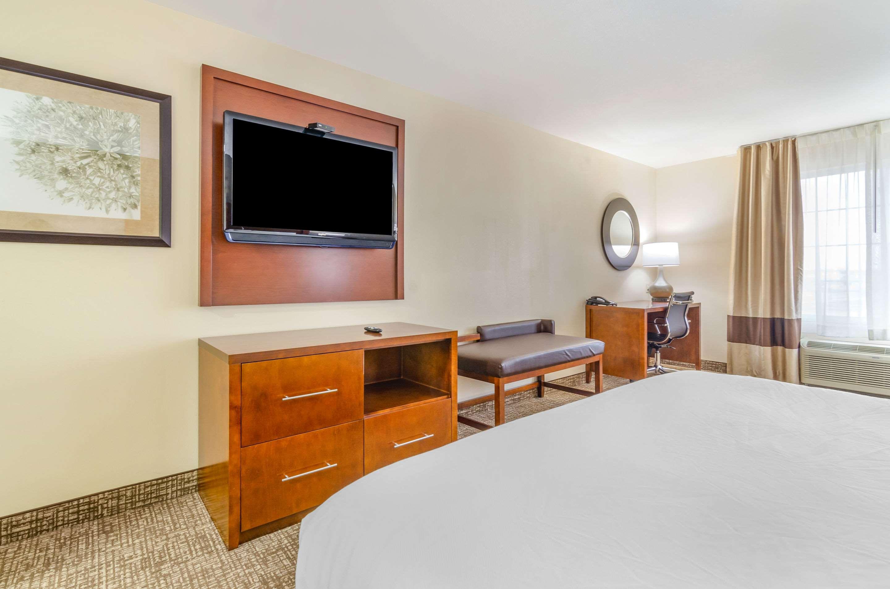 غرفة بسرير كينج، Comfort Inn And Suites 2/3