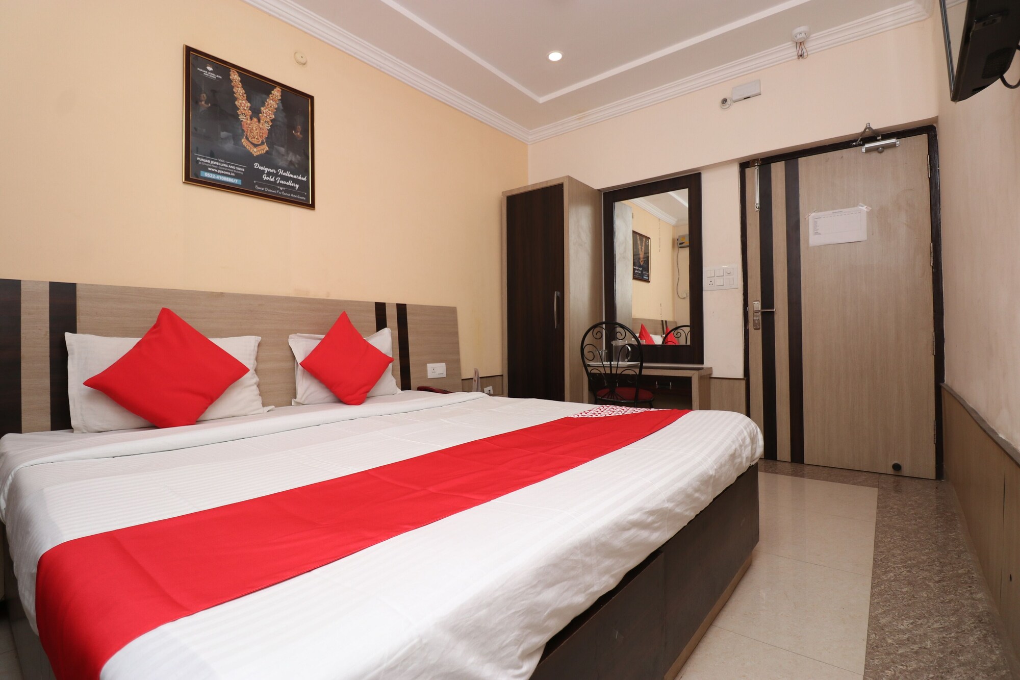 ROOM, SINGLE