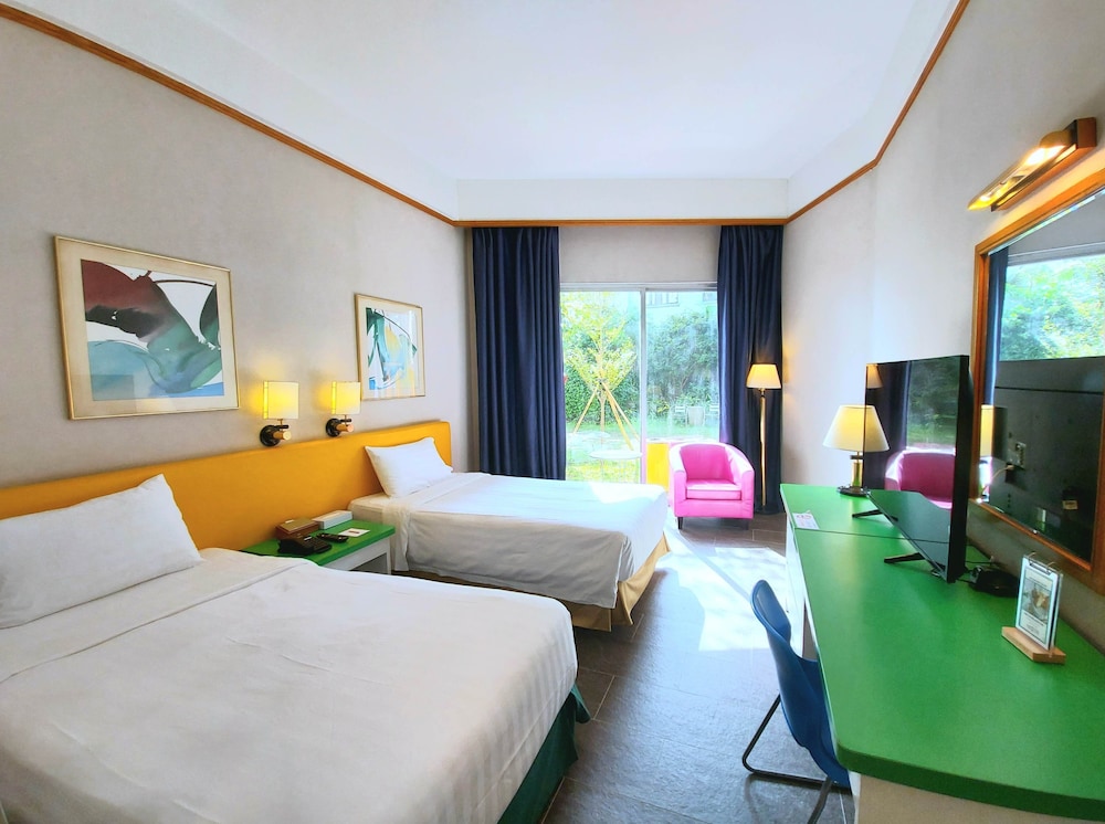 Silvermine Beach Resort 27/68