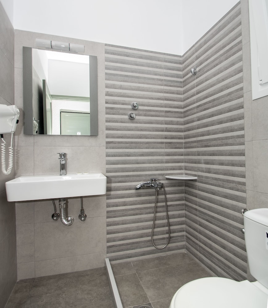 SYROS INN 26/29