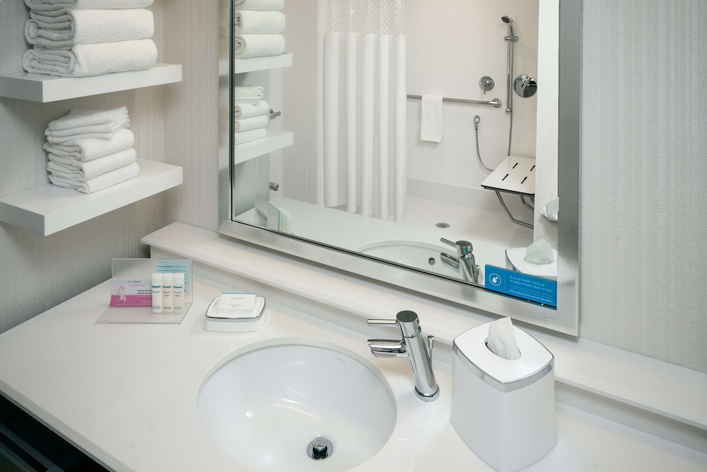 Hampton Inn Suites By Hilton Seattle Northgate 16/53