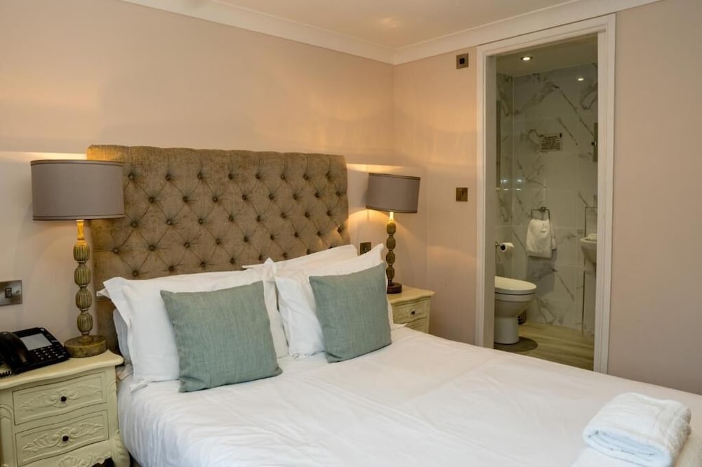 The Royal Oak Hotel And Restaurant 18/49