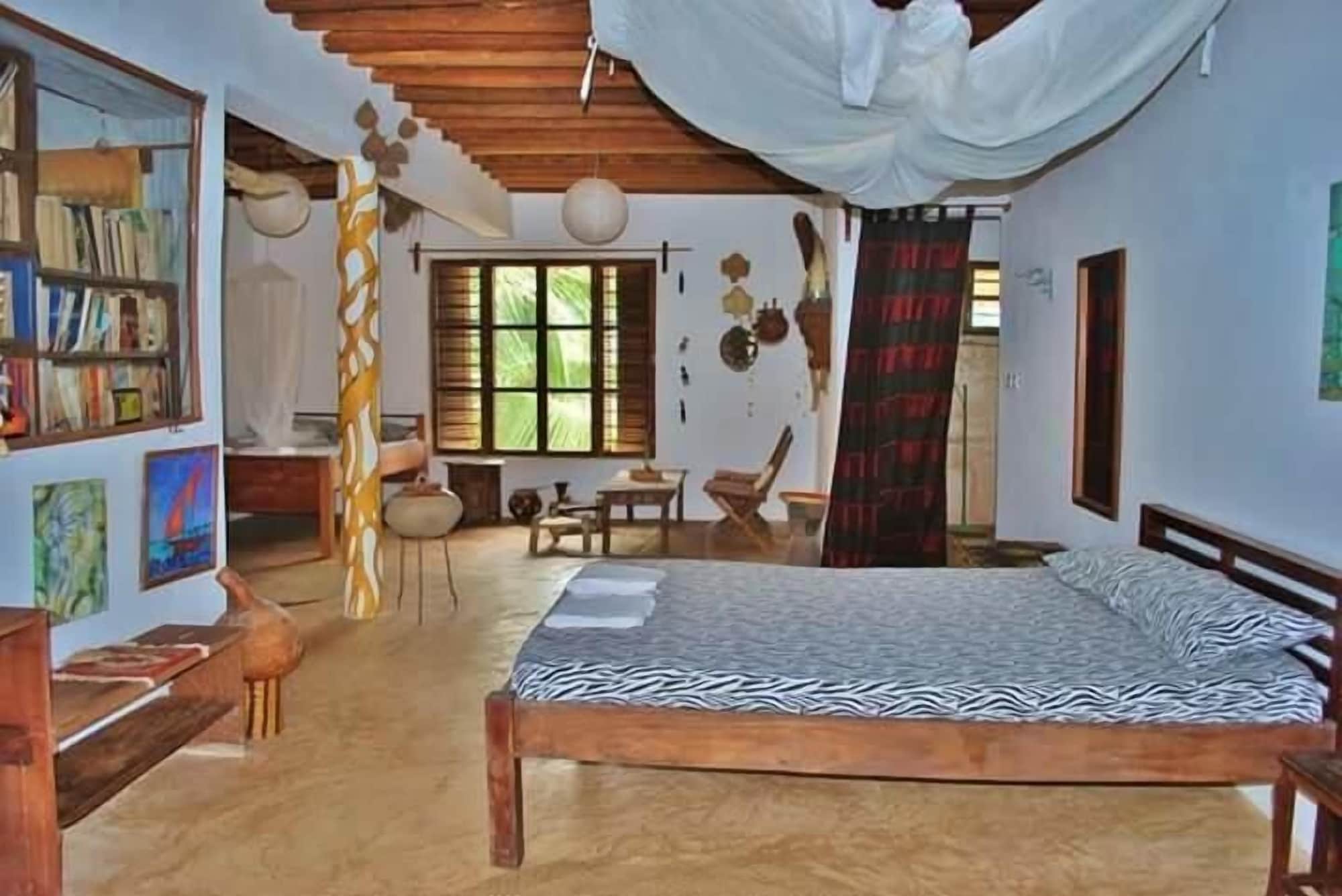 FAMILY, MULTIPLE BEDS
