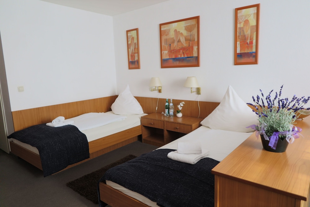 غرفة بسريرين منفصلين، Hotel Kaiser 2/4