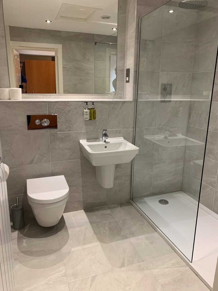 Hedley House Hotel 55/57