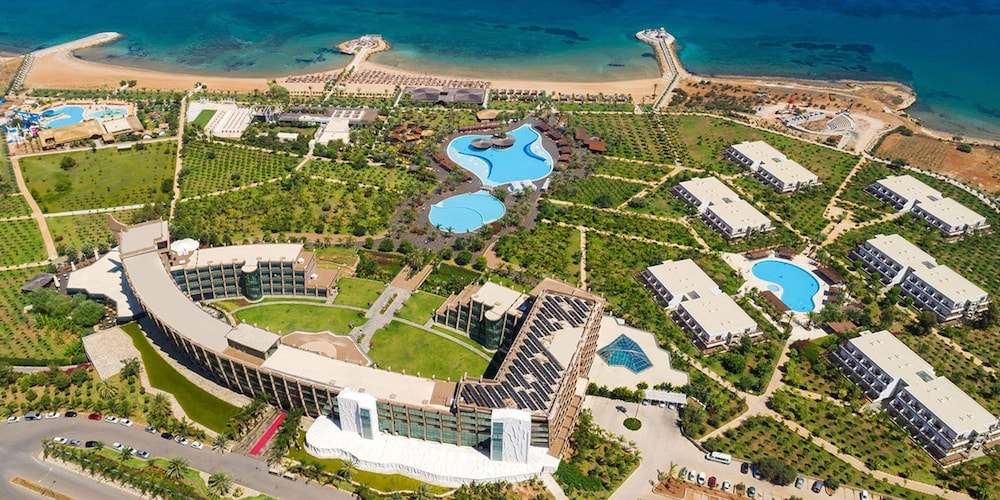 Noah's Ark Deluxe Hotel and SPA 37/50