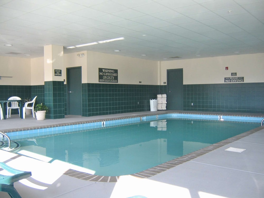 Country Inn & Suites By Radisson Fresno North CA 33/52