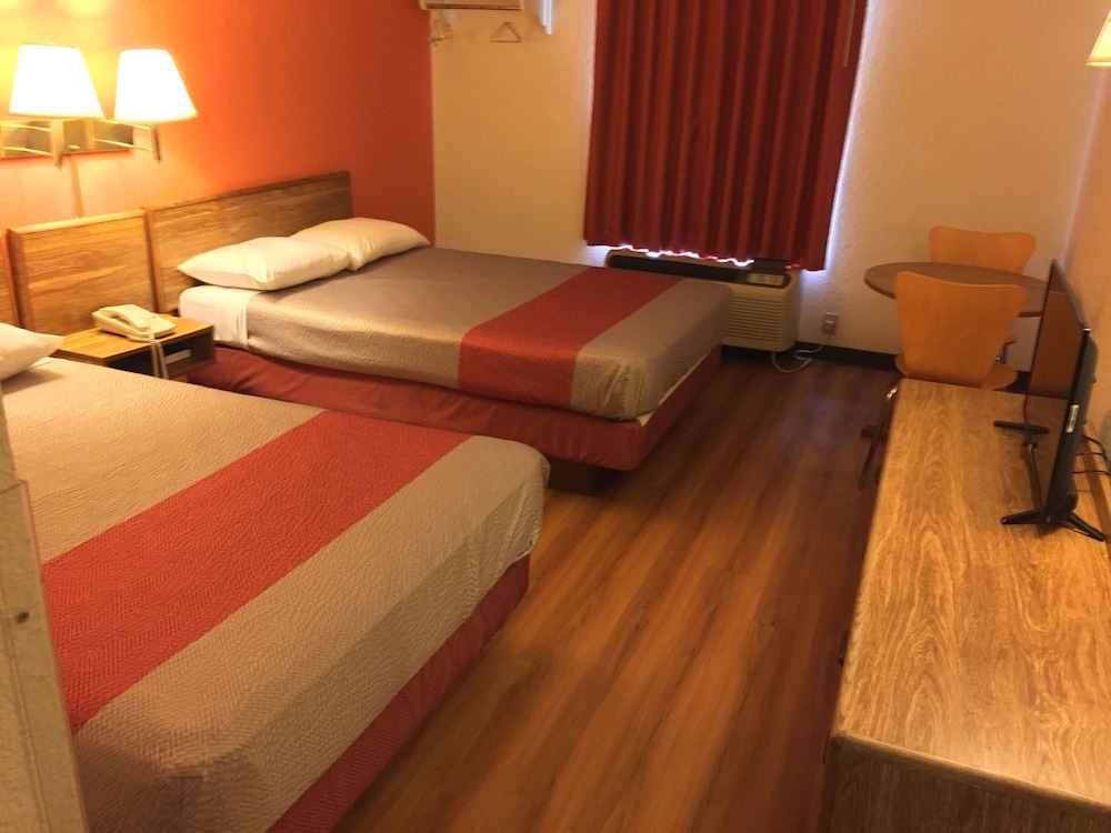 Motel6 Arkadelphia, AR 24/41
