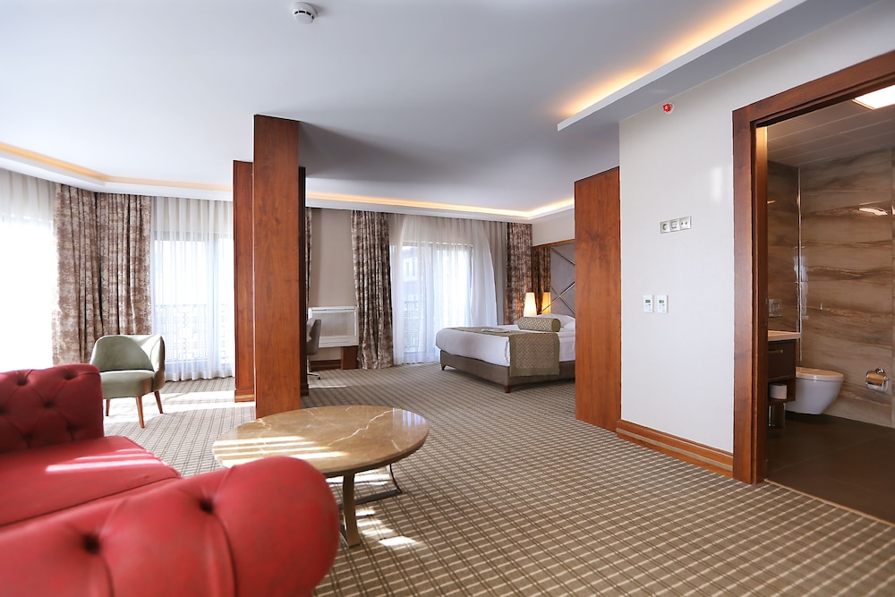 Q Hotel 20/34