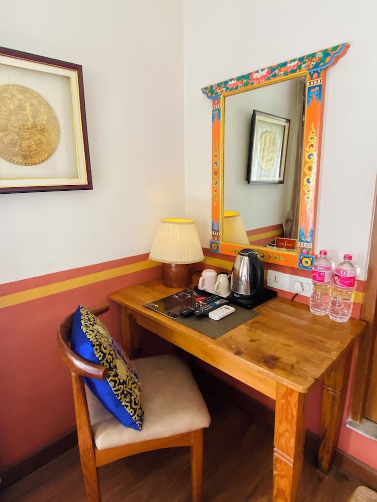 Three Jewels Boutique Hotel 62/74