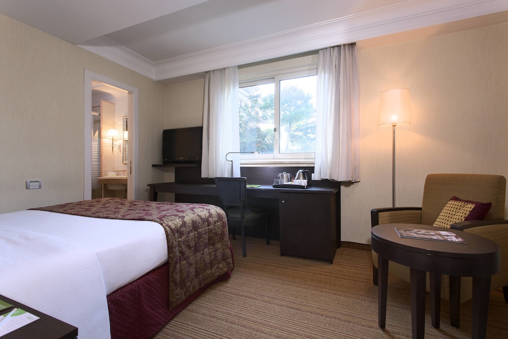 Courtyard By Marriott Rome Central Park 12/72