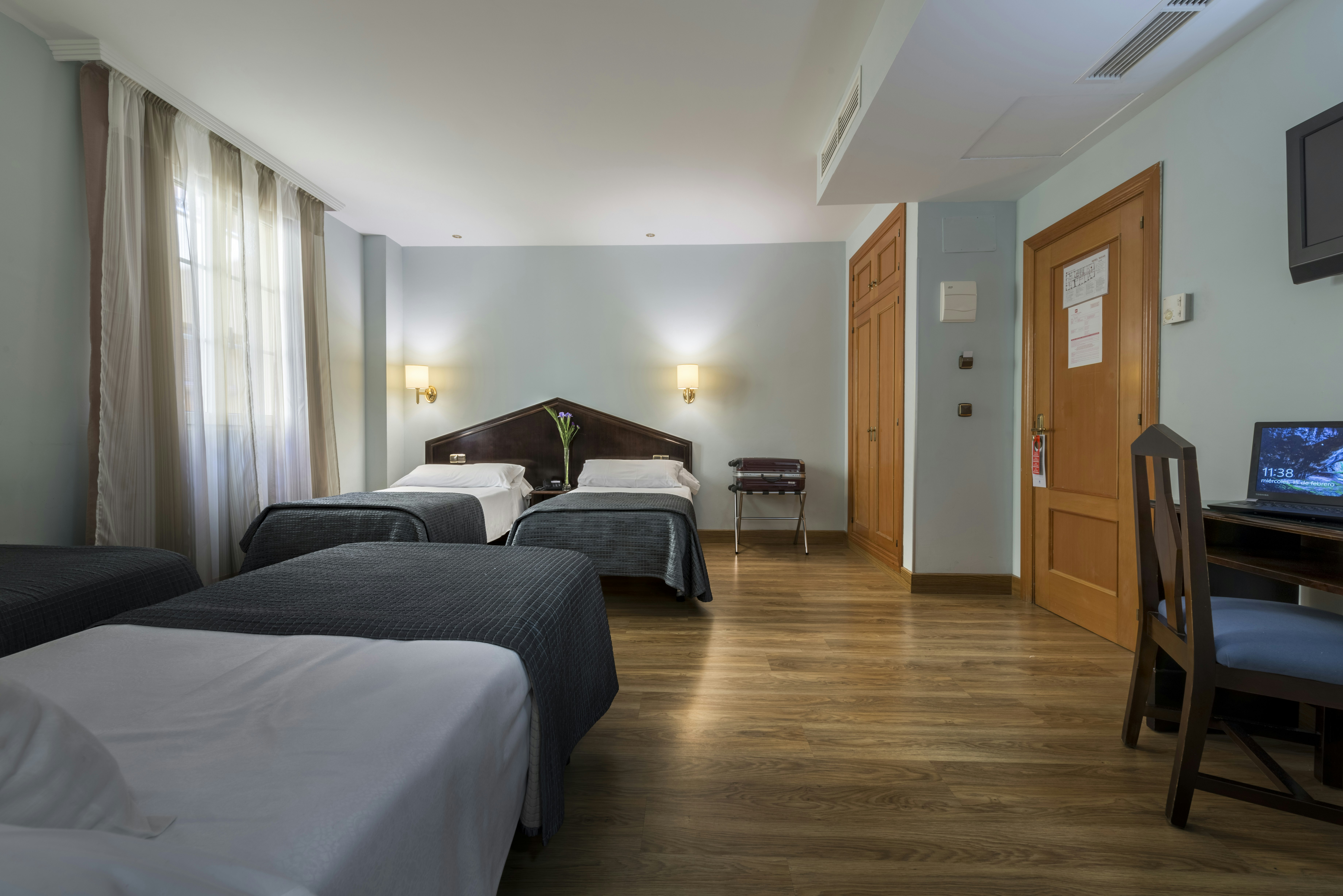 Navas Hotel 32/82