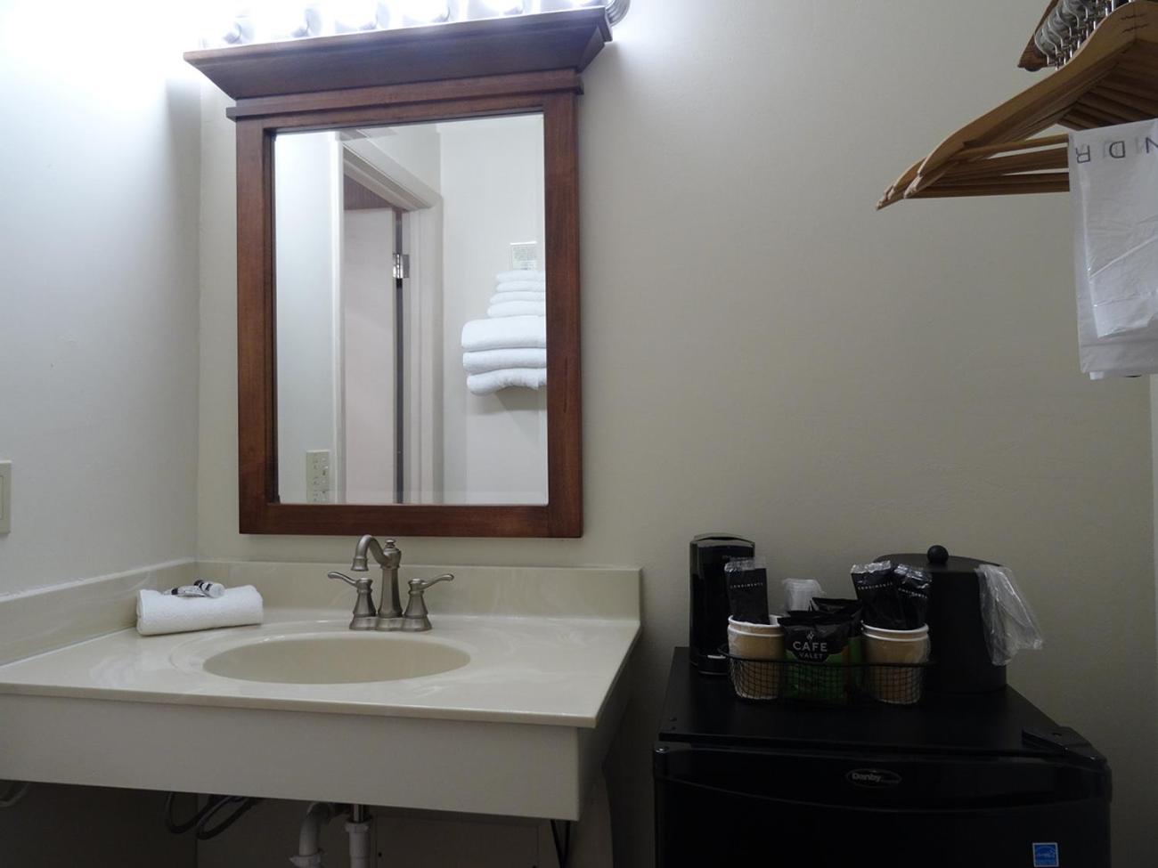غرفة بسرير كينج، Bird-in-Hand Family Inn 3/3