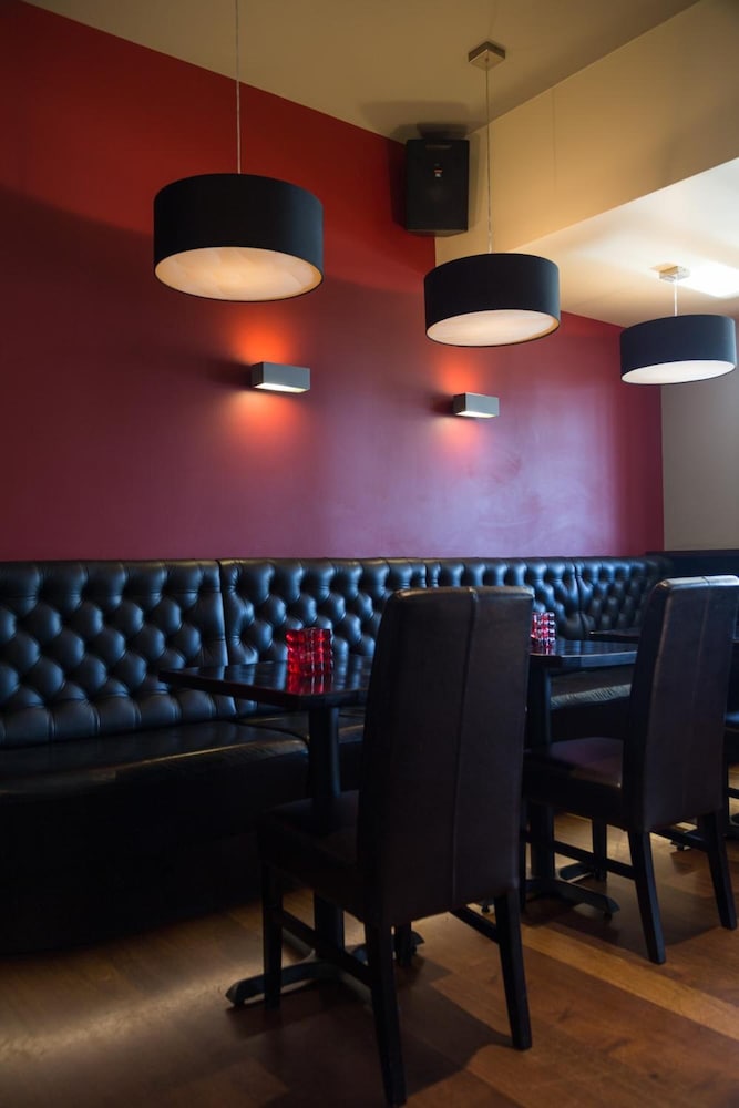 The Racecourse Hotel & Motorlodge 45/53
