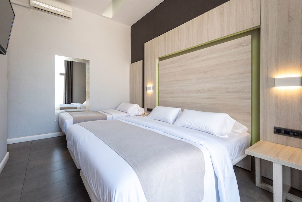 Hostal Plaza Goya Bcn 9/32