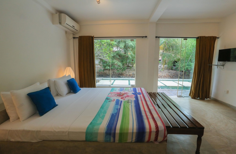 DELUXE, QUEEN BED
