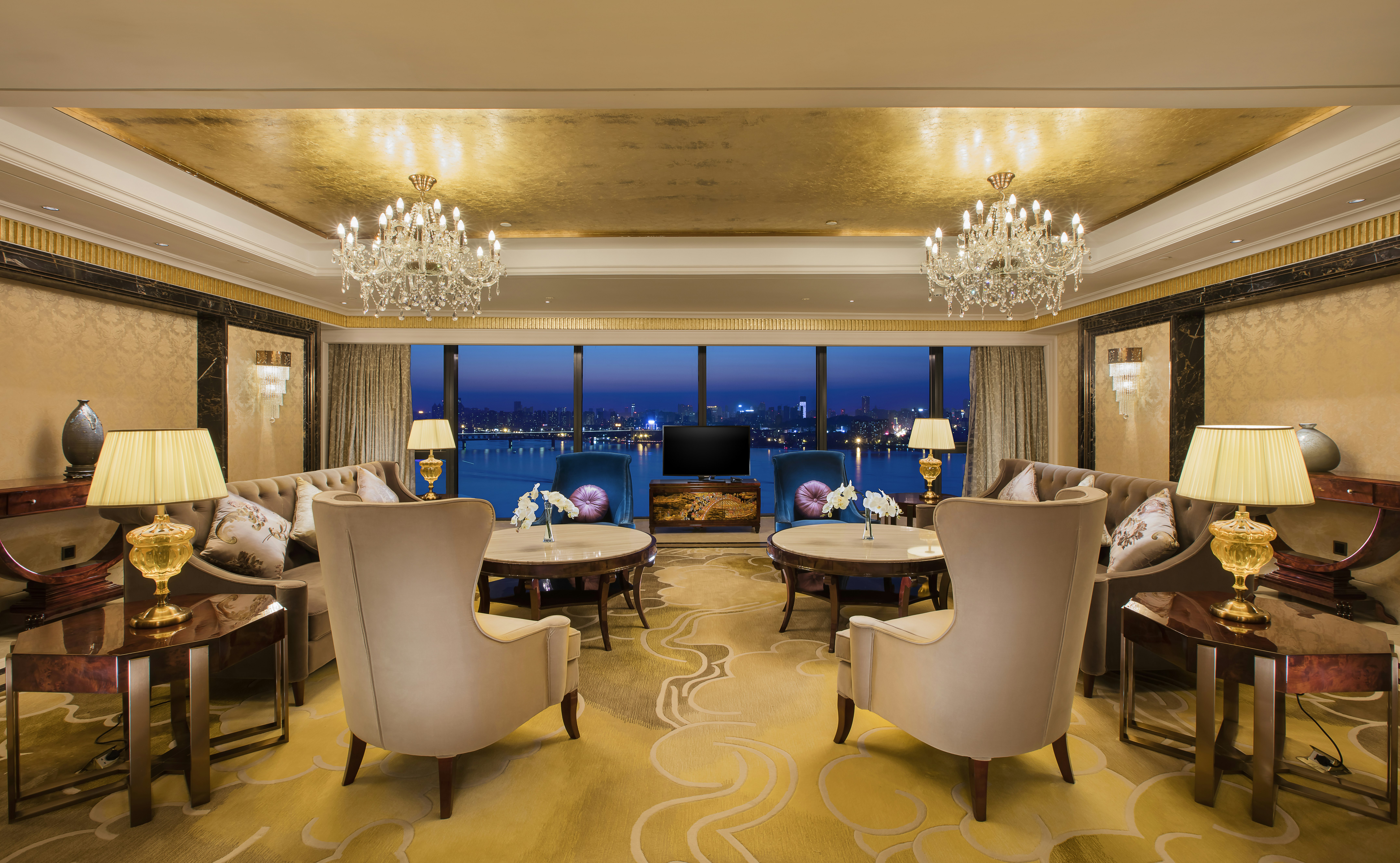 HILTON WUHAN RIVERSIDE 68/79
