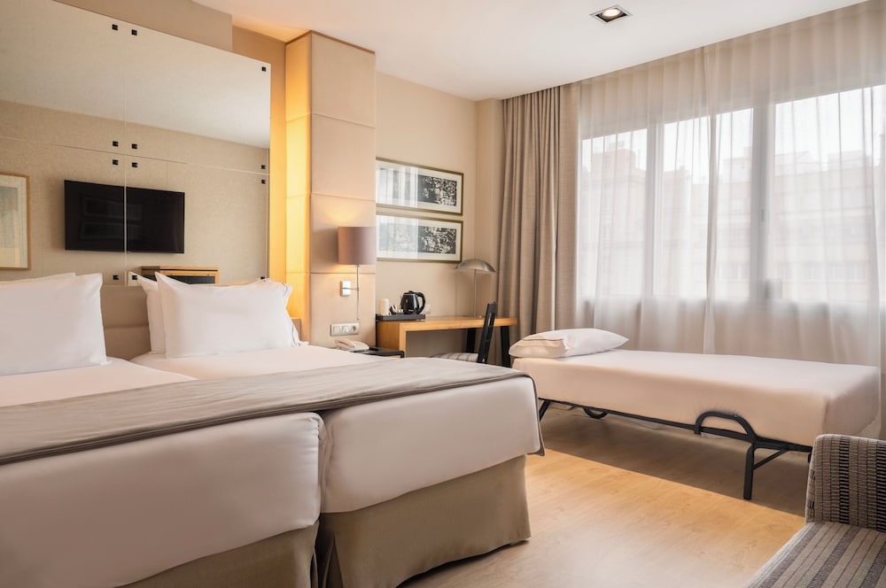غرفة قياسية ثلاثية بسرير مزدوج وسرير فردي، Hotel Hesperia Barcelona Presidente 3/6