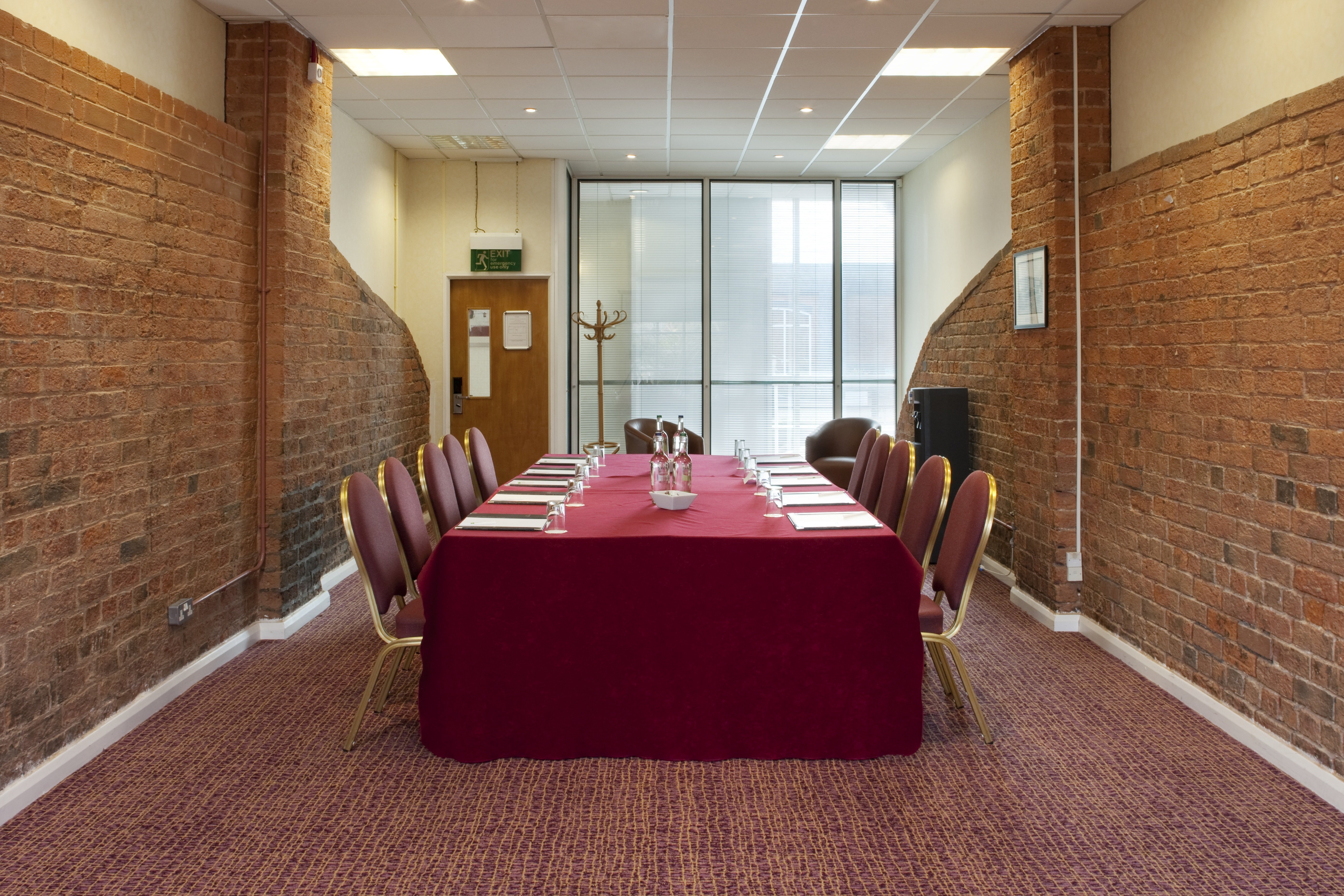 Holiday Inn Ellesmere Port Cheshire Oaks 8/48