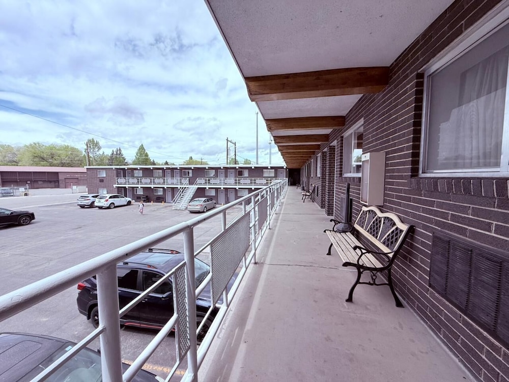 Tomahawk Motor Lodge By Riverton US-26 14/28
