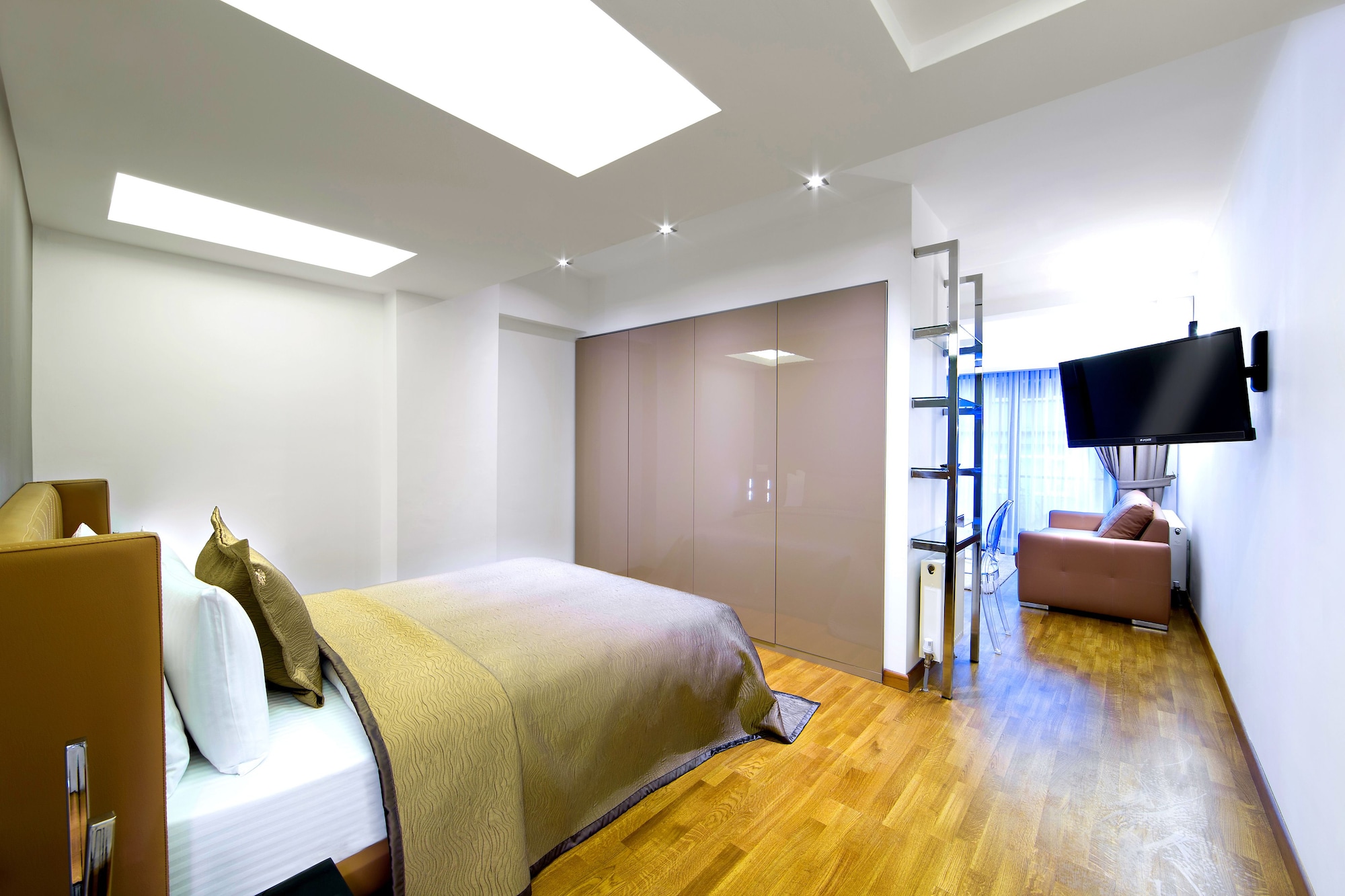 CONNECTING, FAMILY SUITE