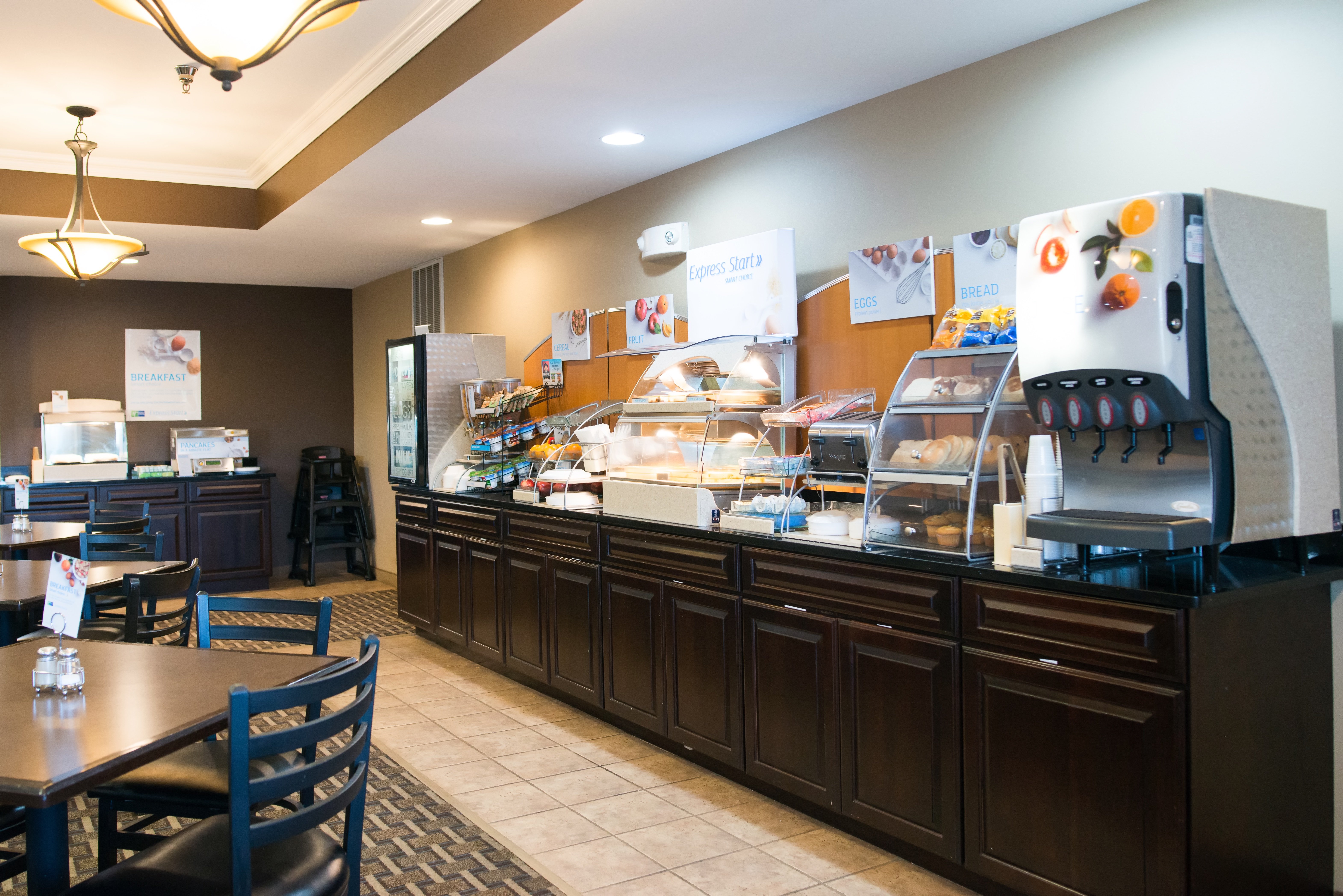 Holiday Inn Express Devils Lake 14/21