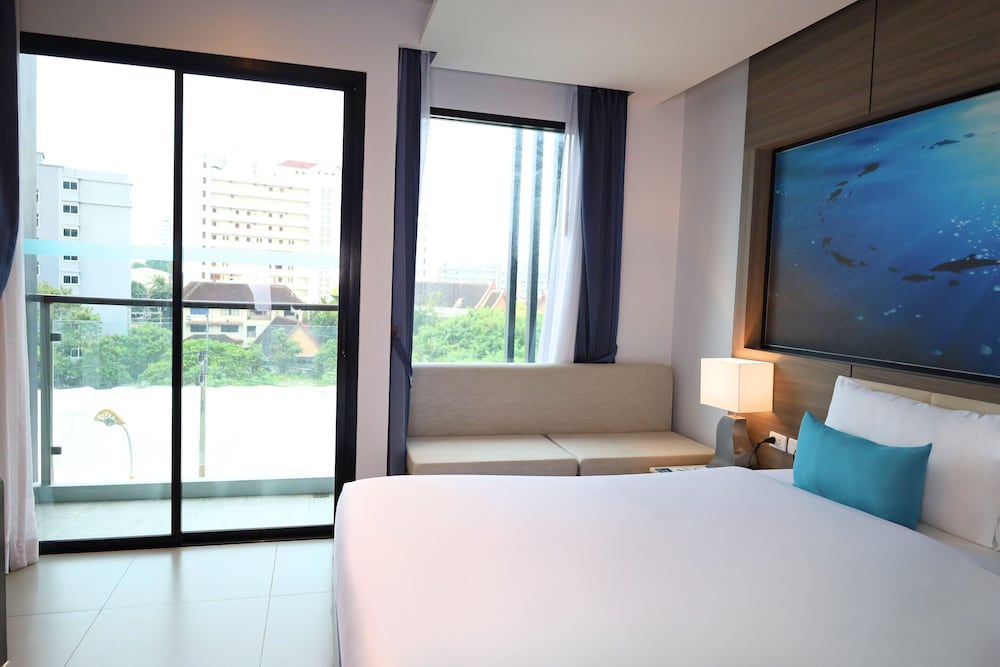 DELUXE, DOUBLE BED