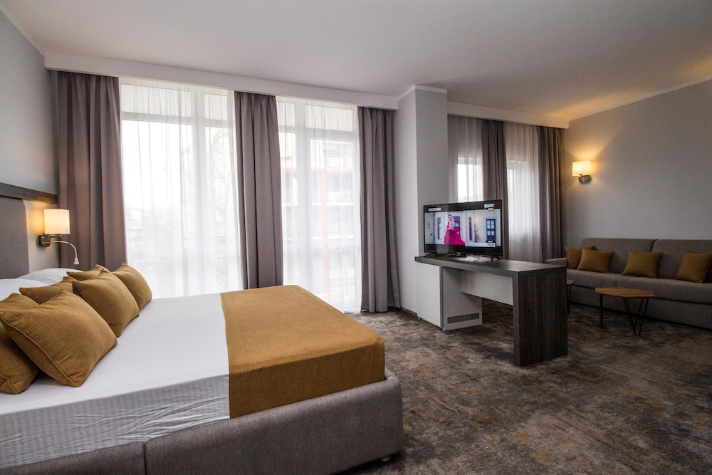 Best Western Plus Premium Inn 37/57