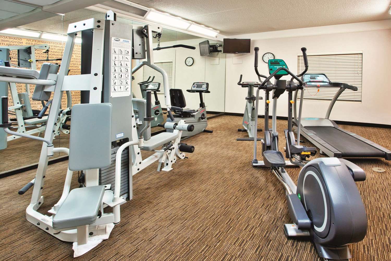 La Quinta Inn Suites Winston Salem 40/64