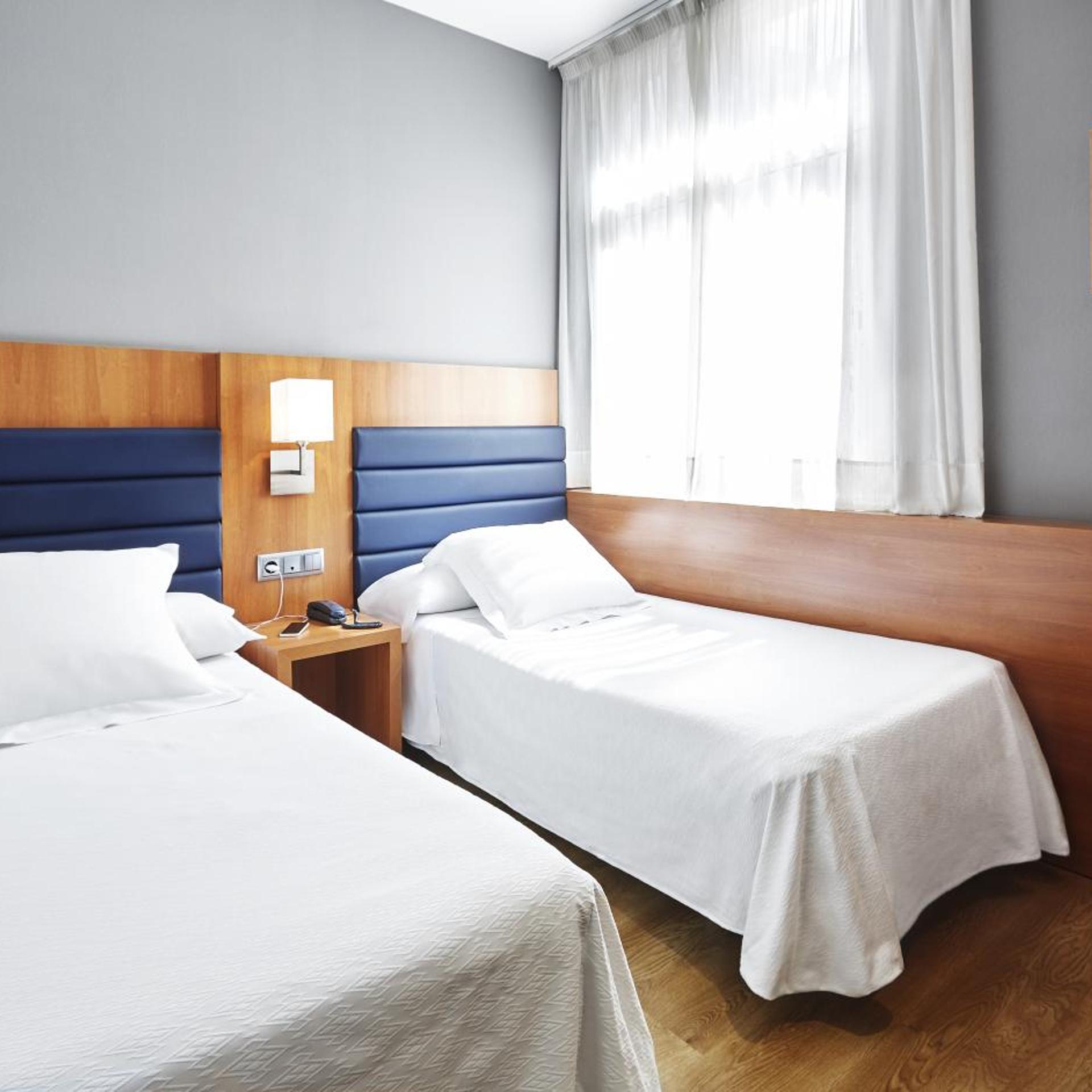 غرفة أساسية صغيرة بسريرين منفصلين، Barcelona Century Hotel 2/2