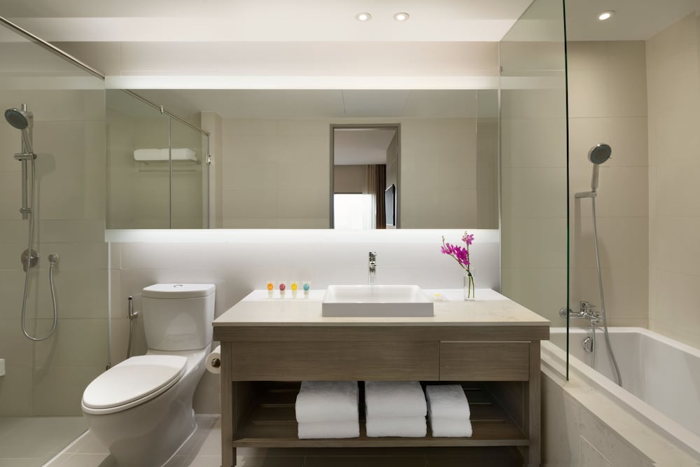 HYATT PLACE BANGKOK SUKHUMVIT 6/69