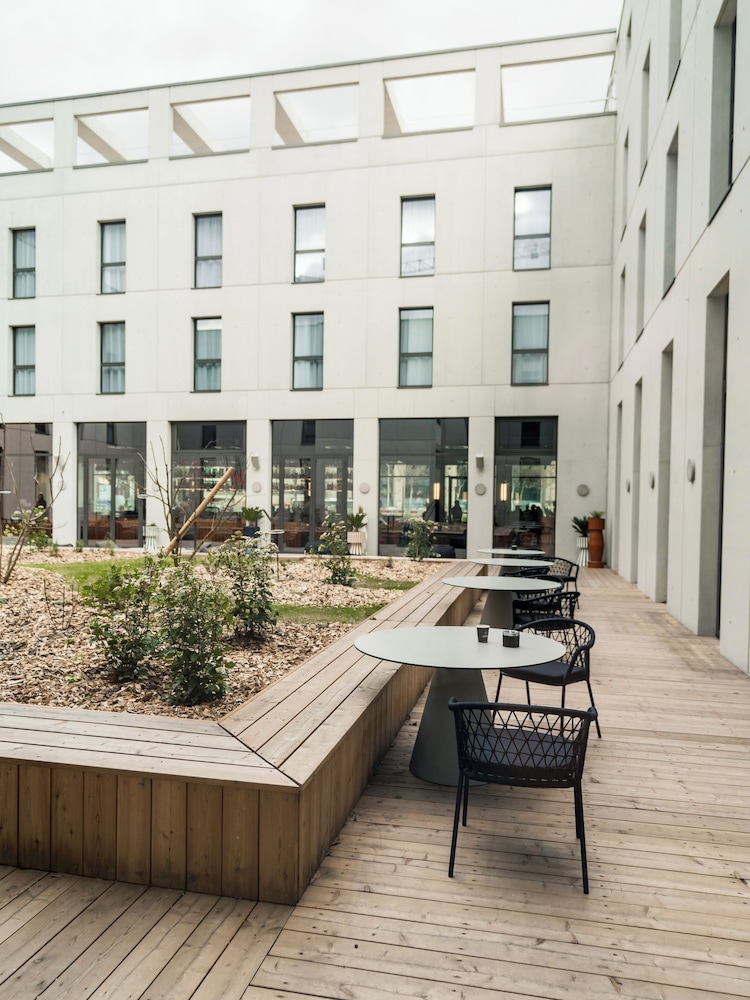 The Ruck Hotel 49/50