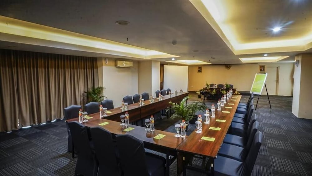 Whiz Hotel Pemuda Semarang 23/44