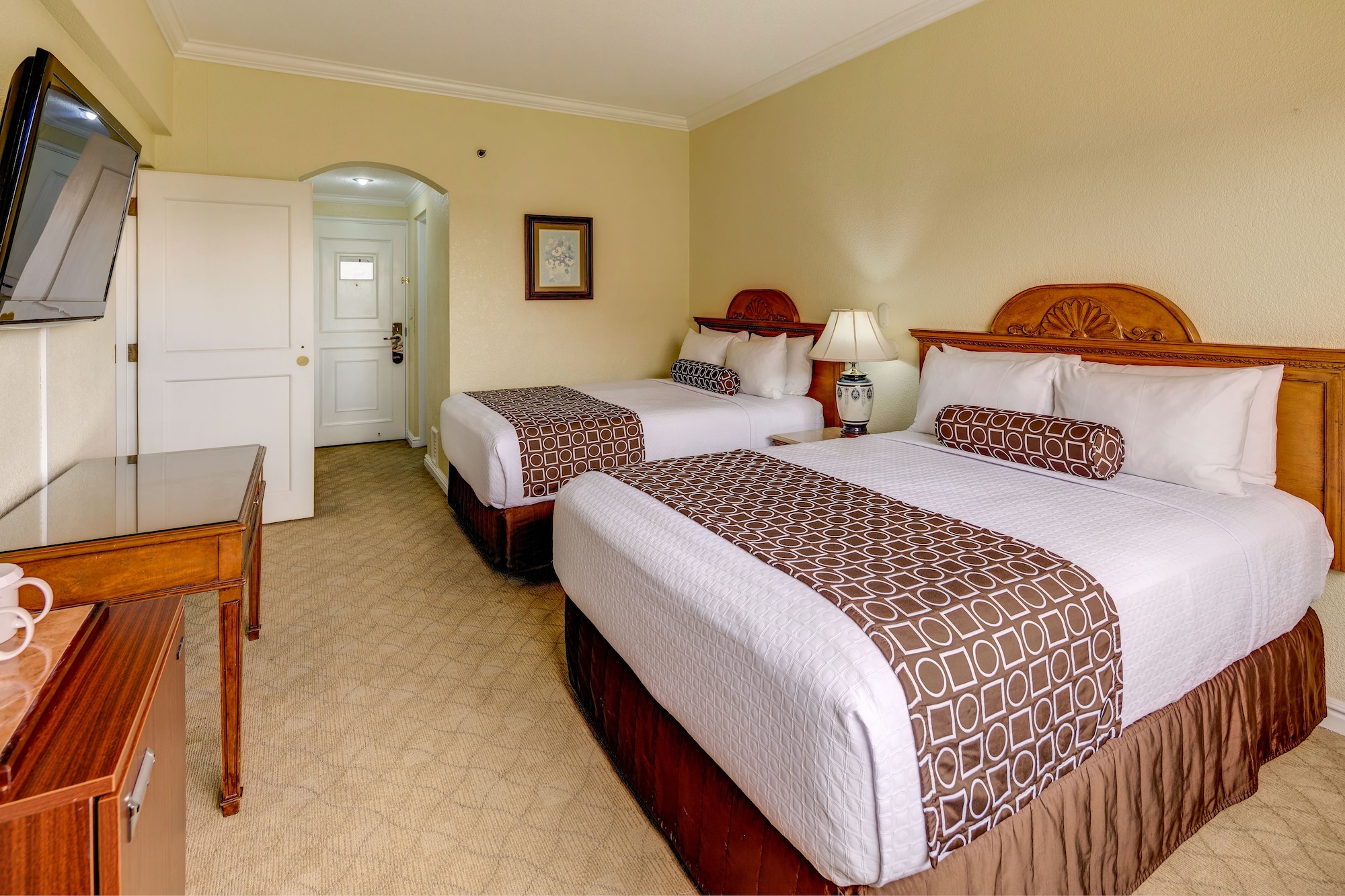 STANDARD, 2 DOUBLE BEDS